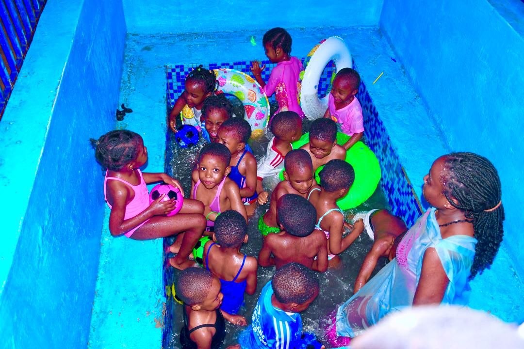 Pupils in recreational water activity